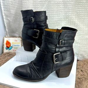 (W2) NAYA Virtue Women's Black Suede Leather Ankle Buckle Boots, Size 8 M,